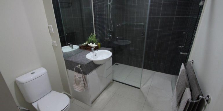 8 Bathroom IMG_9854A