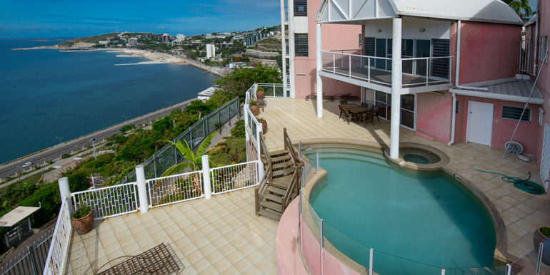 Pool & Seaview